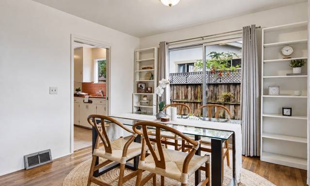 Professionally staged interior, photo 5 of 42