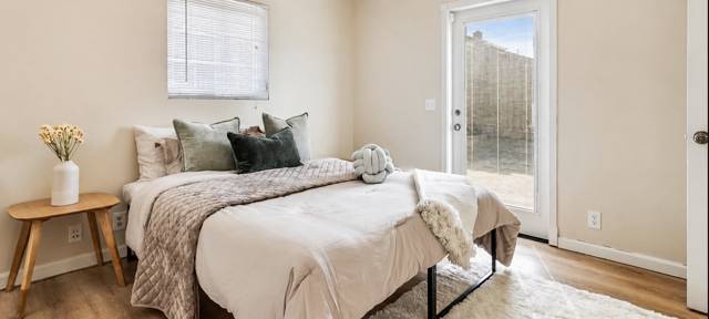 Professionally staged interior, photo 9 of 42