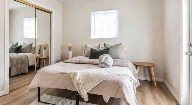 Professionally staged interior, photo 11 of 42
