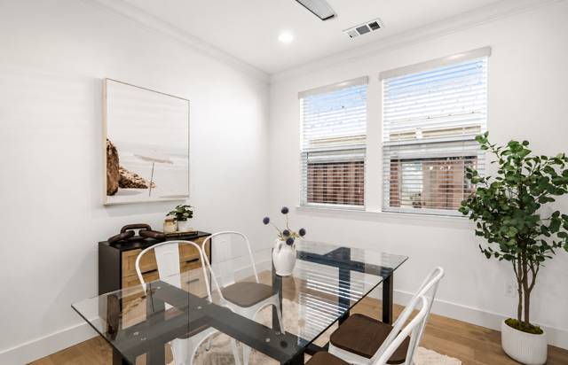 Professionally staged interior, photo 16 of 42
