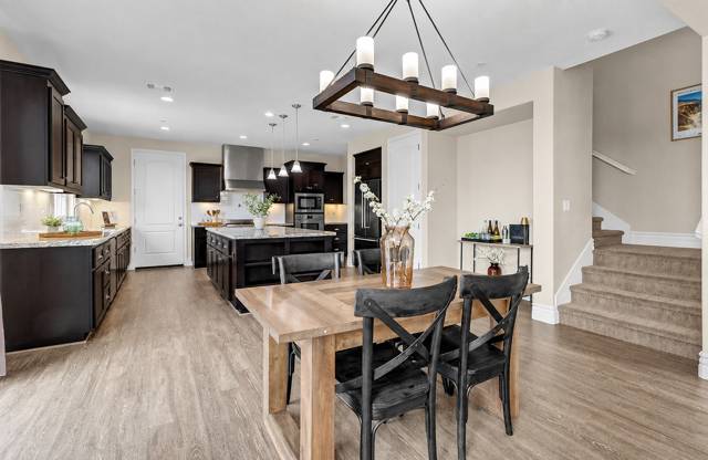 Professionally staged interior, photo 24 of 42