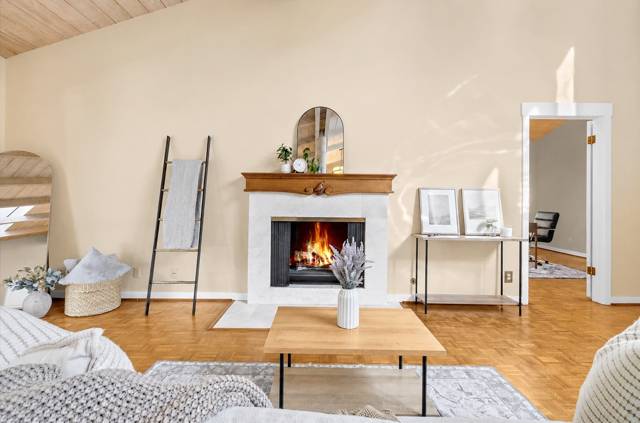 Professionally staged interior, photo 33 of 42