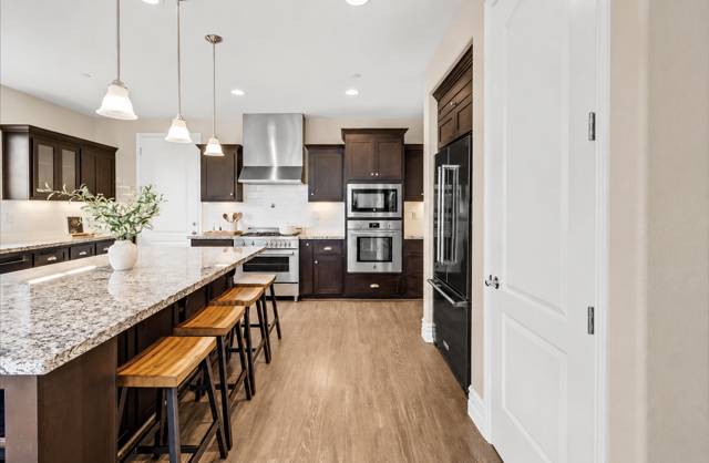 Professionally staged interior, photo 42 of 42